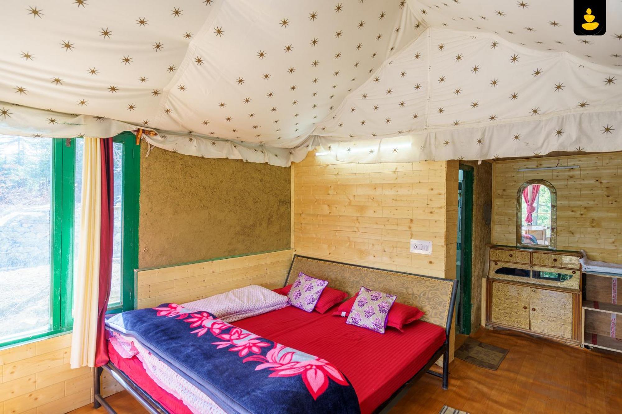 The Monk Campsite By Livingstone Kalpa Buitenkant foto